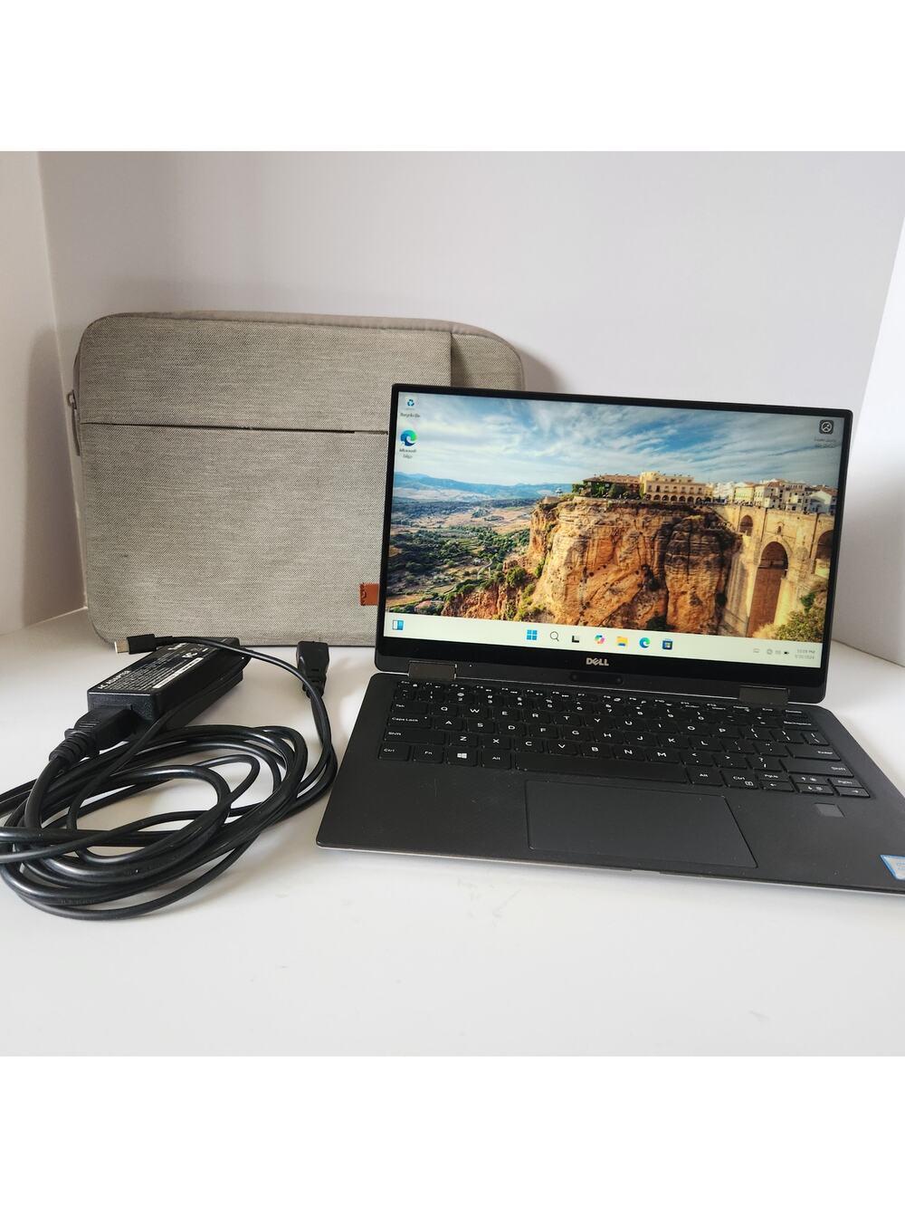 Dell XPS 13 9365 Laptop i7-7Y75 1.3GHz 512GB SSD 16GB RAM 13.3" Sleeve Charge